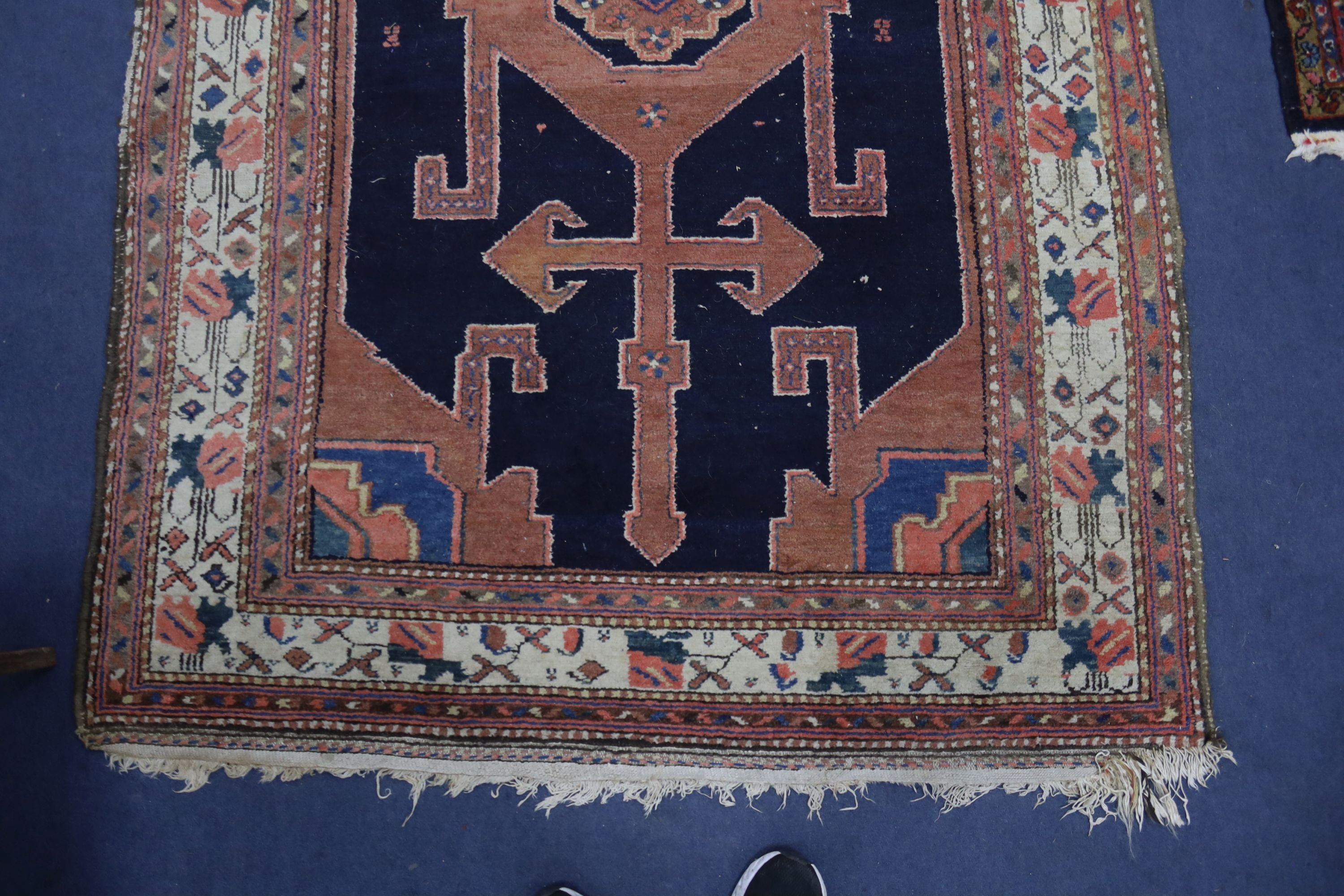 A Hamadan blue ground rug, 197 x 132cm